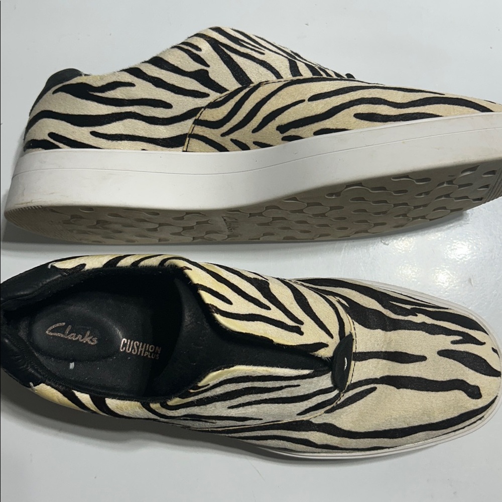 Clarks Hero Step women's platform leather sneakers in a zebra print pattern, 10